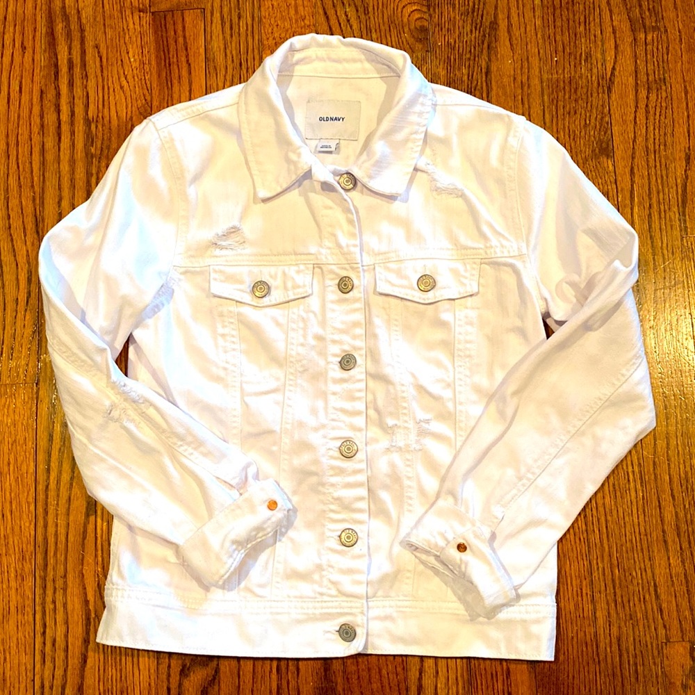 Old Navy women’s white jean jacket.  GUC.  Some stretch, distressed look